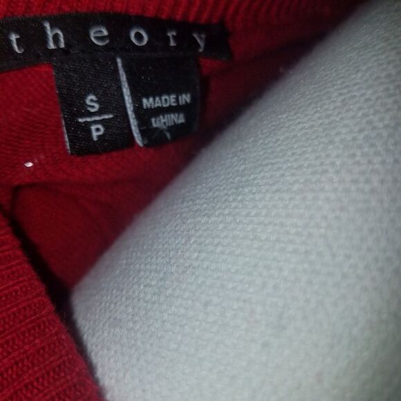 Small red theory sweater - Picture 5 of 5